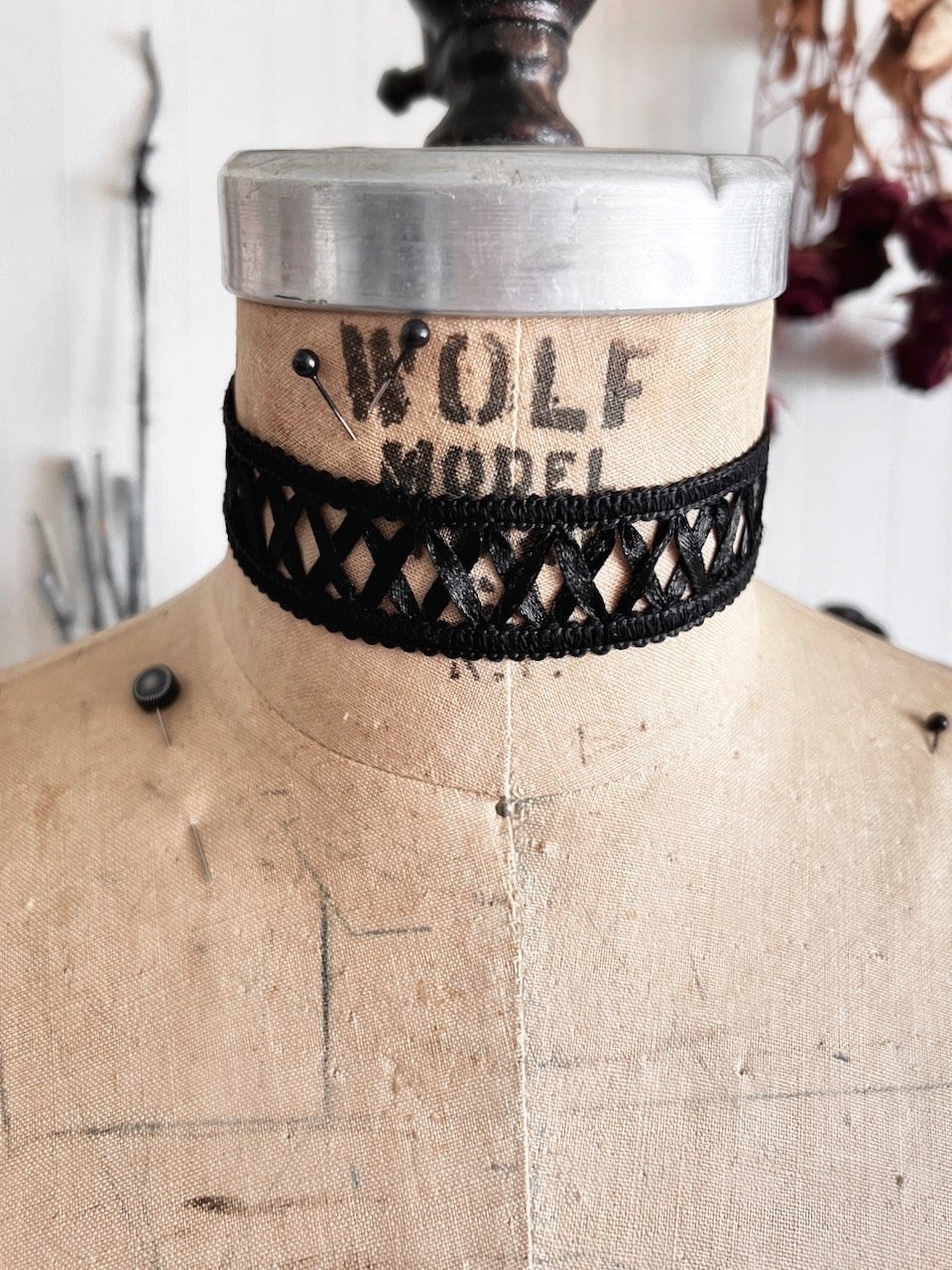 Satin choker necklace outlet